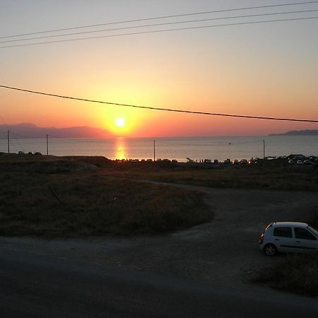 Apartment Next To The Sea In Poseidonia Posidhonía المظهر الخارجي الصورة
